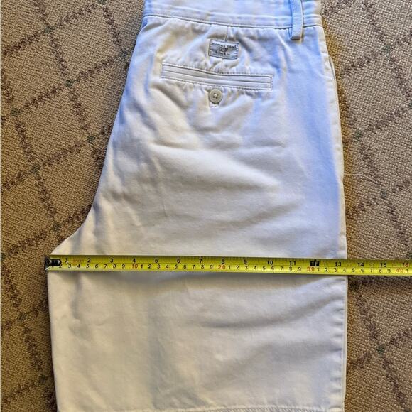 Vineyard Vines Club Short in Stone 34 - Picture 8 of 9